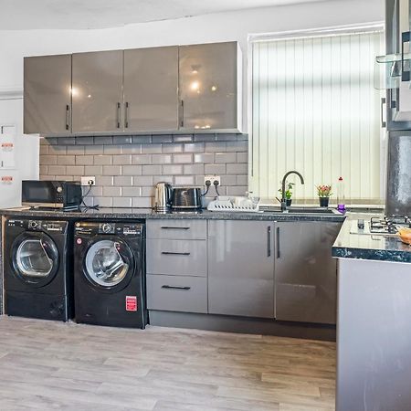 Rochdale 3 Bedroom House 2 Bath With Free Parking Sleeps 7 Εξωτερικό φωτογραφία