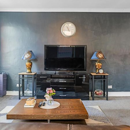 Rochdale 3 Bedroom House 2 Bath With Free Parking Sleeps 7 Εξωτερικό φωτογραφία