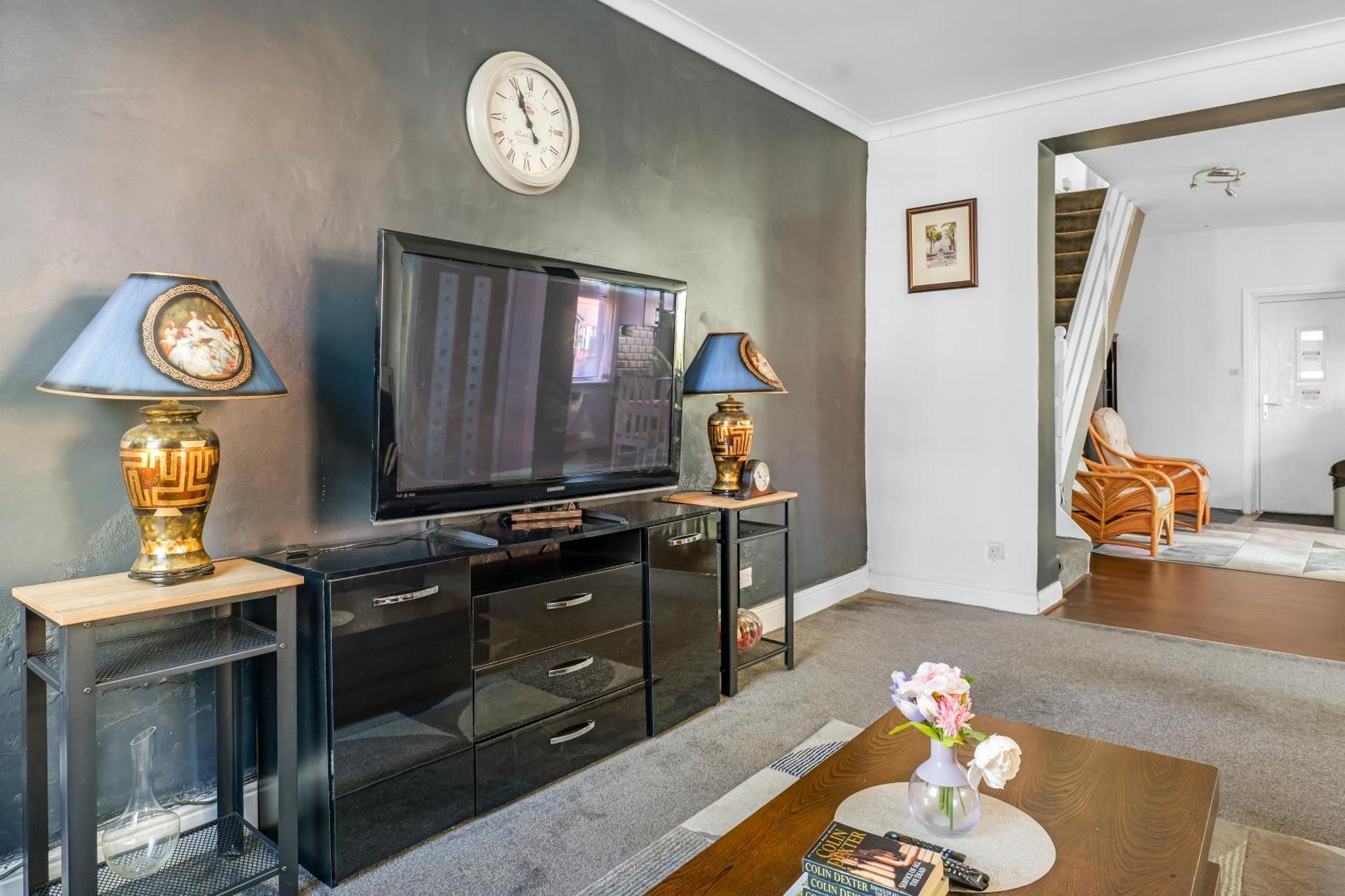Rochdale 3 Bedroom House 2 Bath With Free Parking Sleeps 7 Εξωτερικό φωτογραφία