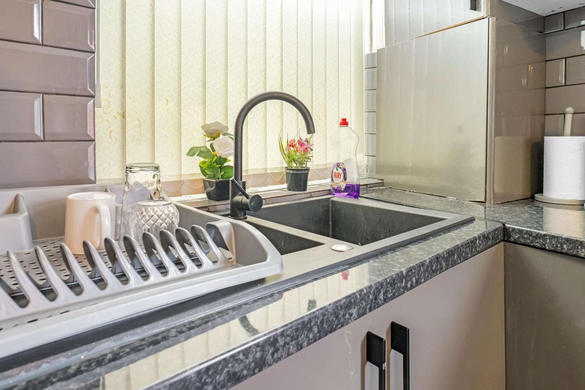 Rochdale 3 Bedroom House 2 Bath With Free Parking Sleeps 7 Εξωτερικό φωτογραφία
