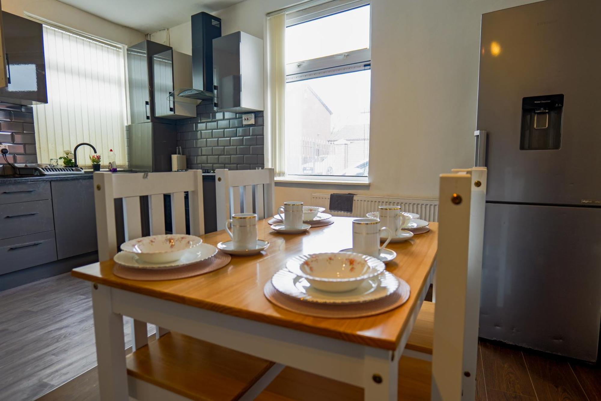 Rochdale 3 Bedroom House 2 Bath With Free Parking Sleeps 7 Εξωτερικό φωτογραφία