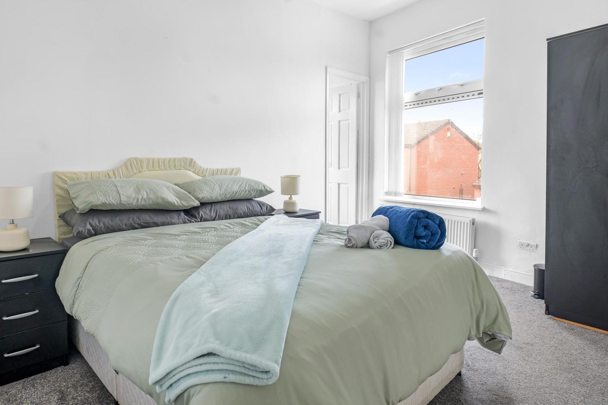 Rochdale 3 Bedroom House 2 Bath With Free Parking Sleeps 7 Εξωτερικό φωτογραφία