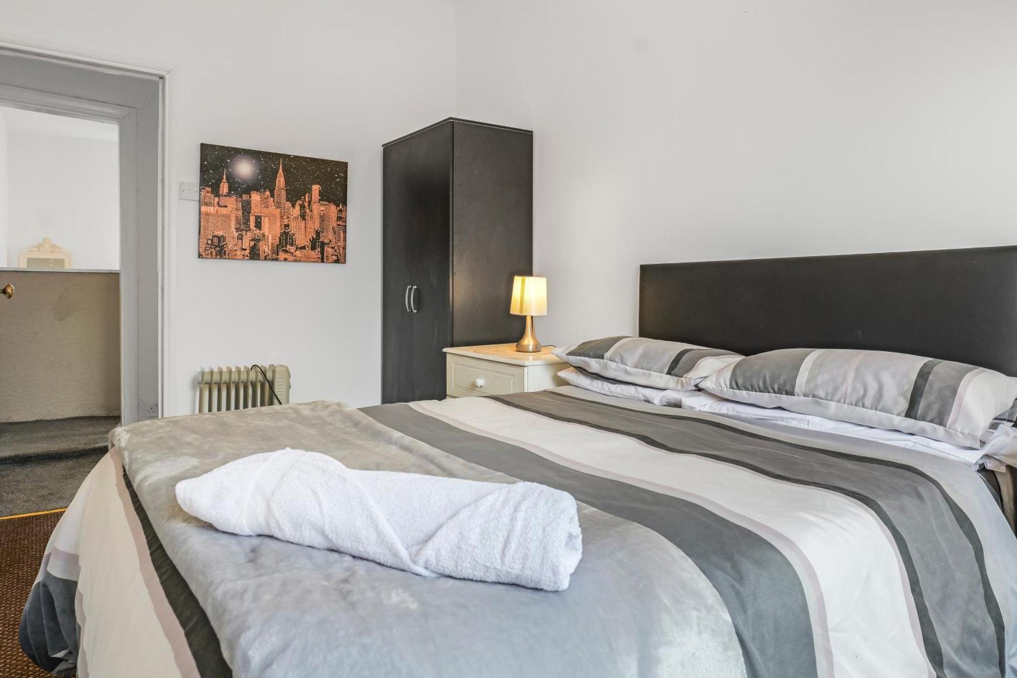 Rochdale 3 Bedroom House 2 Bath With Free Parking Sleeps 7 Εξωτερικό φωτογραφία