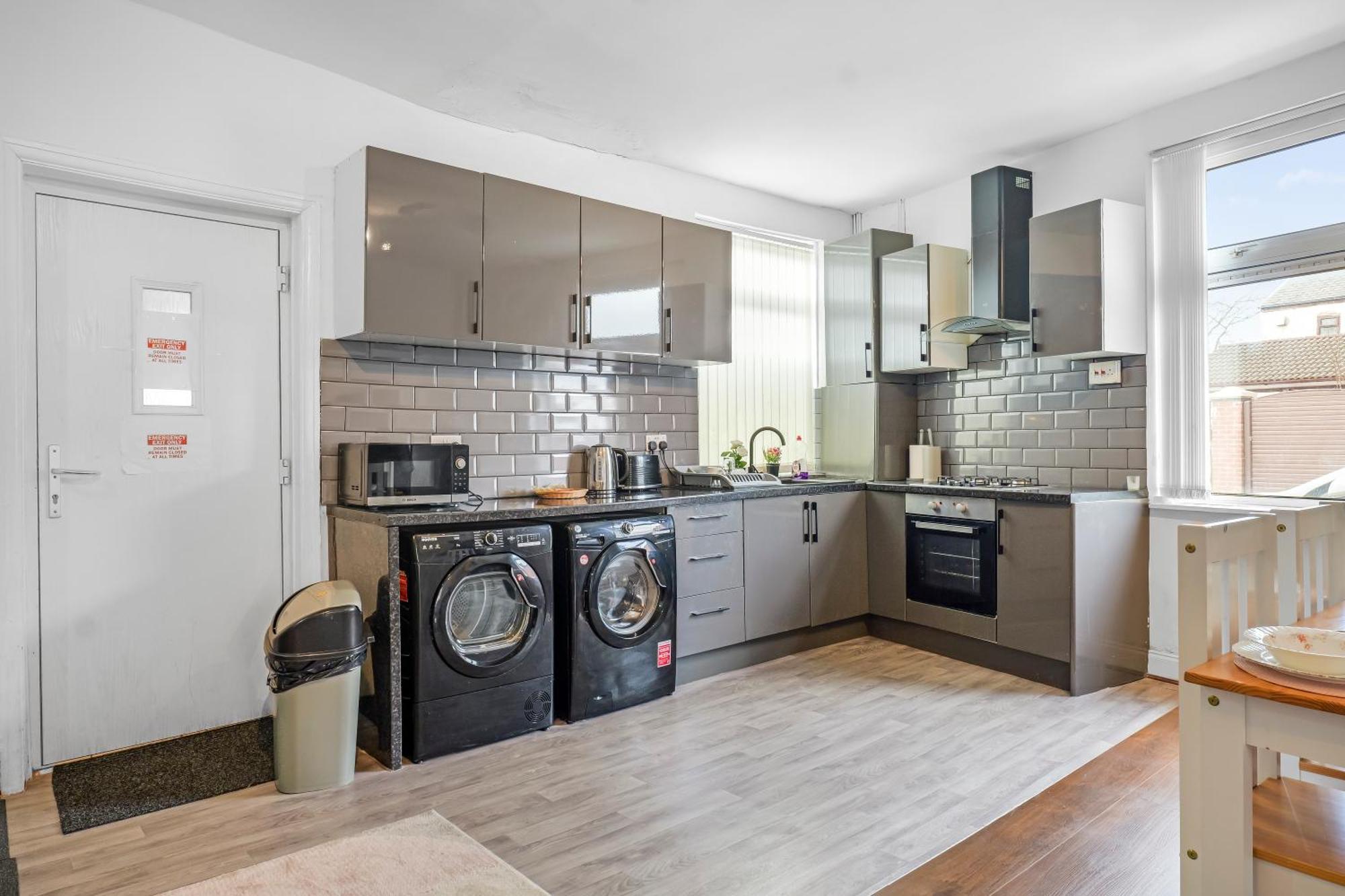 Rochdale 3 Bedroom House 2 Bath With Free Parking Sleeps 7 Εξωτερικό φωτογραφία
