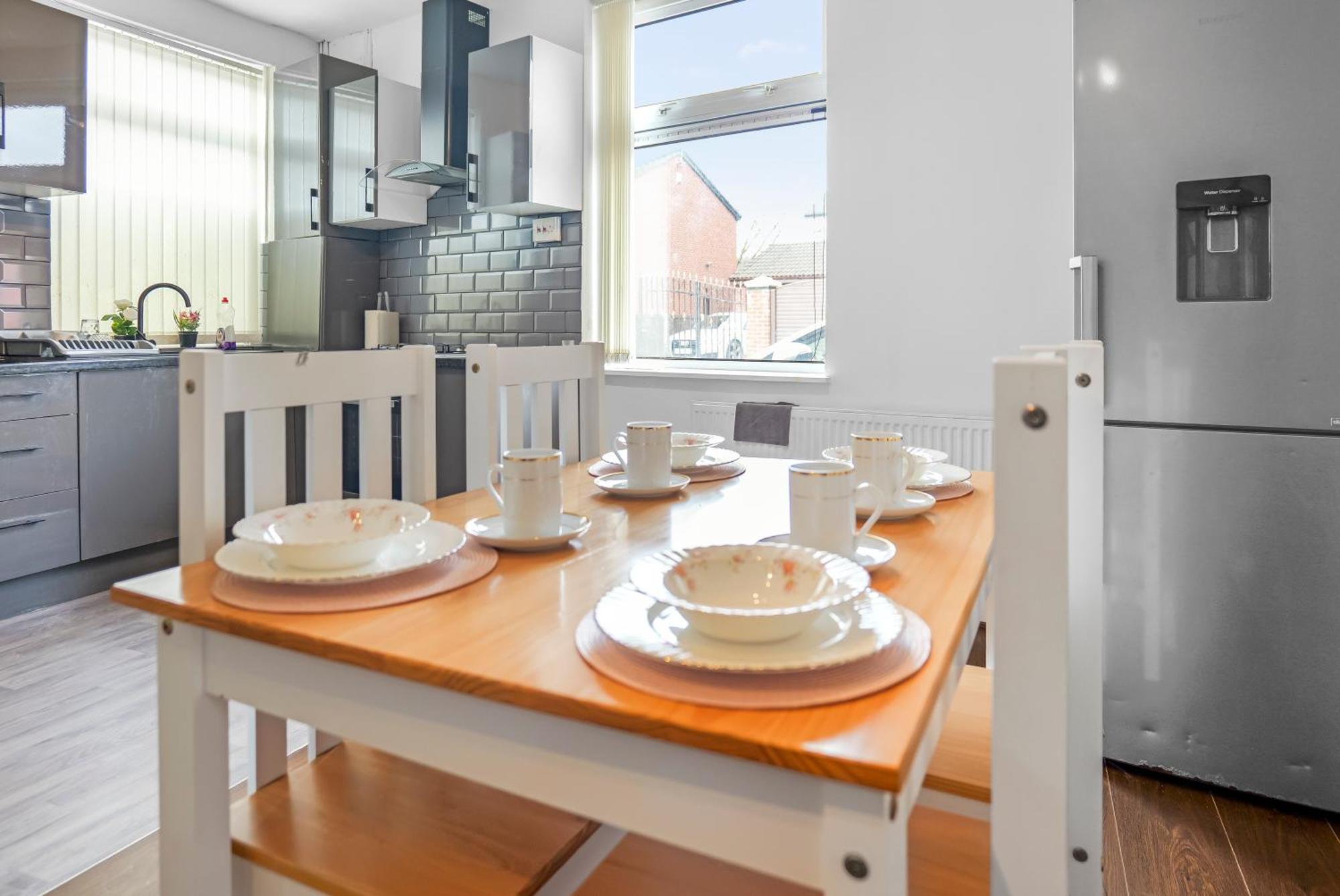 Rochdale 3 Bedroom House 2 Bath With Free Parking Sleeps 7 Εξωτερικό φωτογραφία