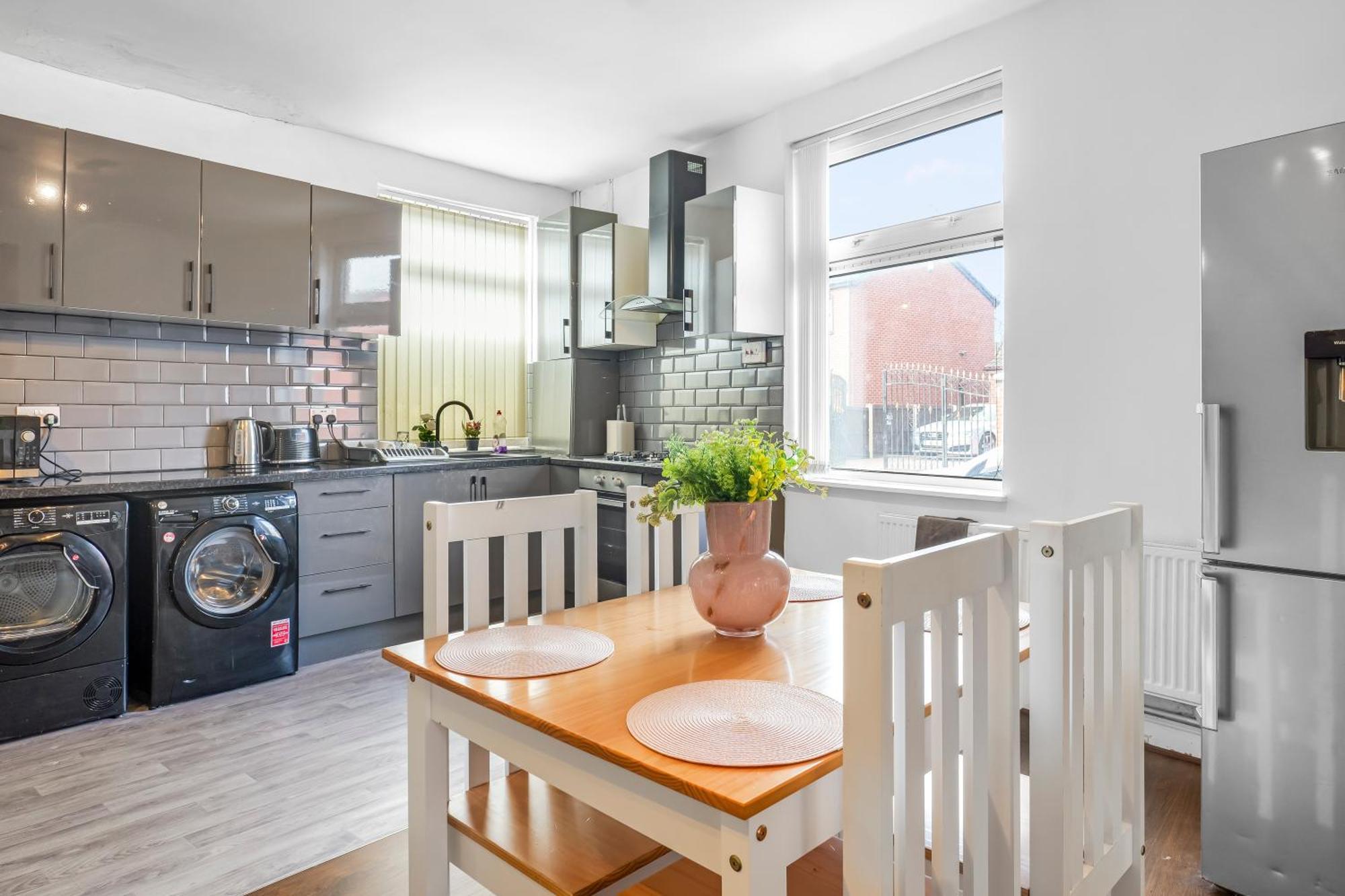 Rochdale 3 Bedroom House 2 Bath With Free Parking Sleeps 7 Εξωτερικό φωτογραφία