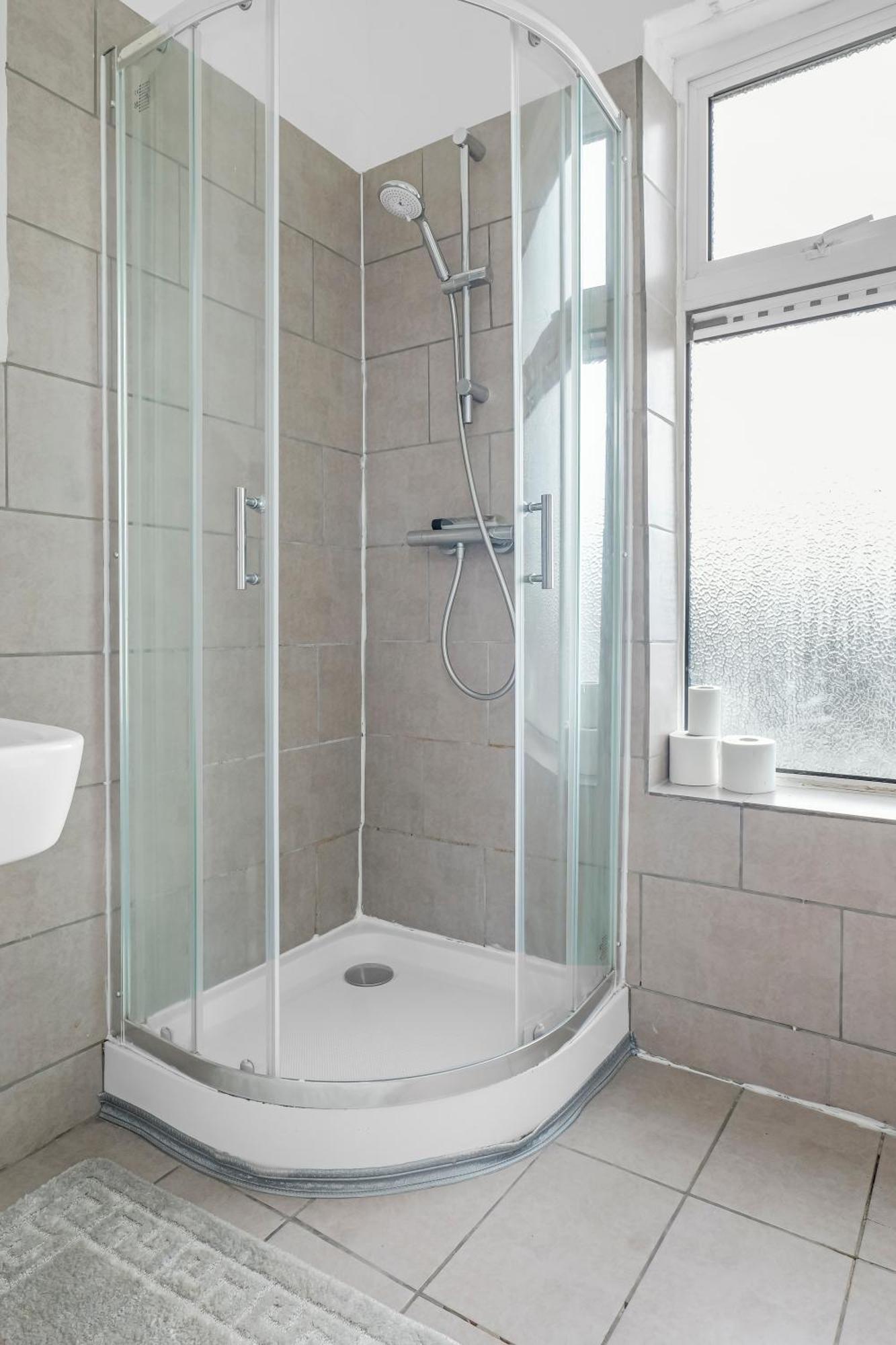 Rochdale 3 Bedroom House 2 Bath With Free Parking Sleeps 7 Εξωτερικό φωτογραφία