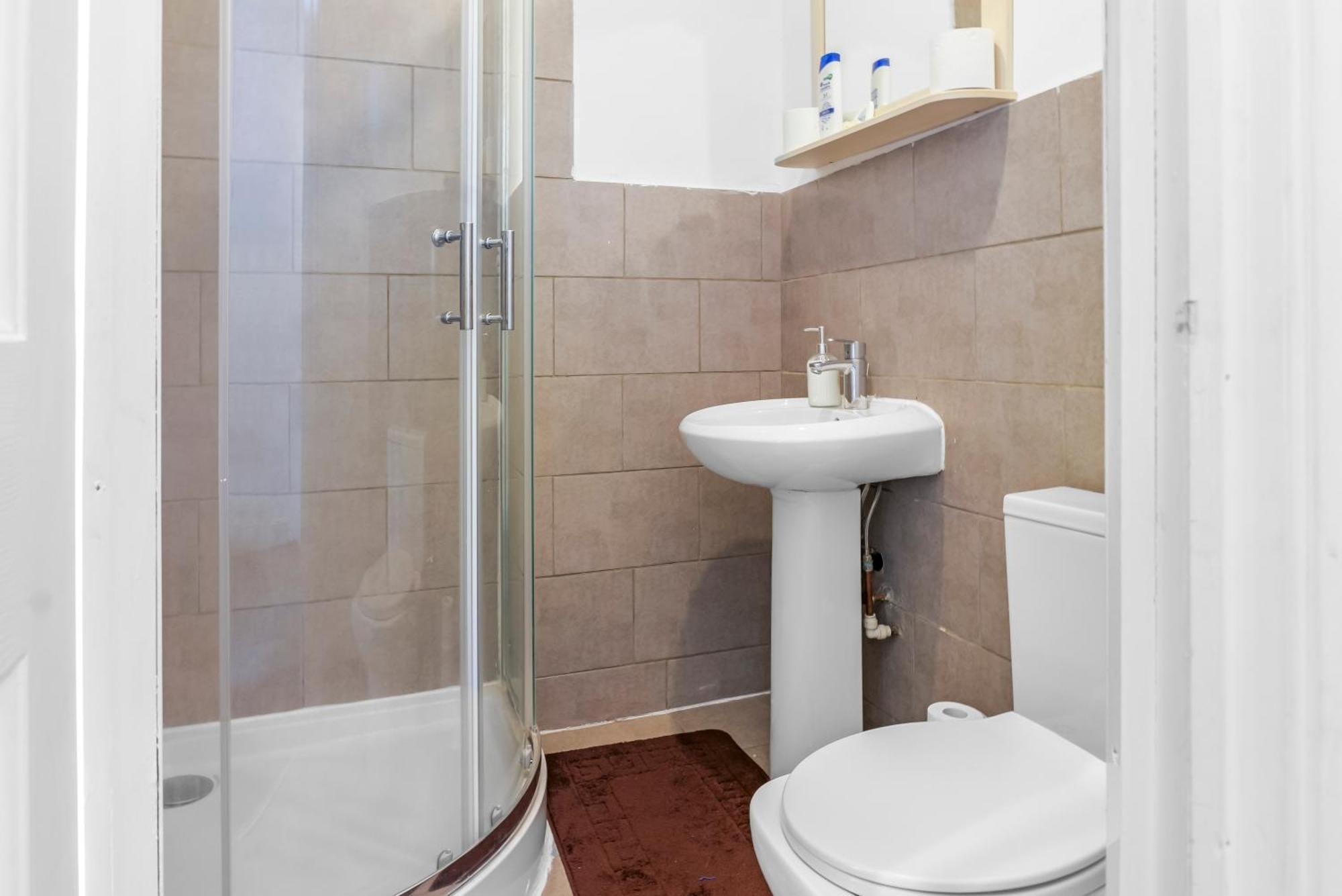 Rochdale 3 Bedroom House 2 Bath With Free Parking Sleeps 7 Εξωτερικό φωτογραφία