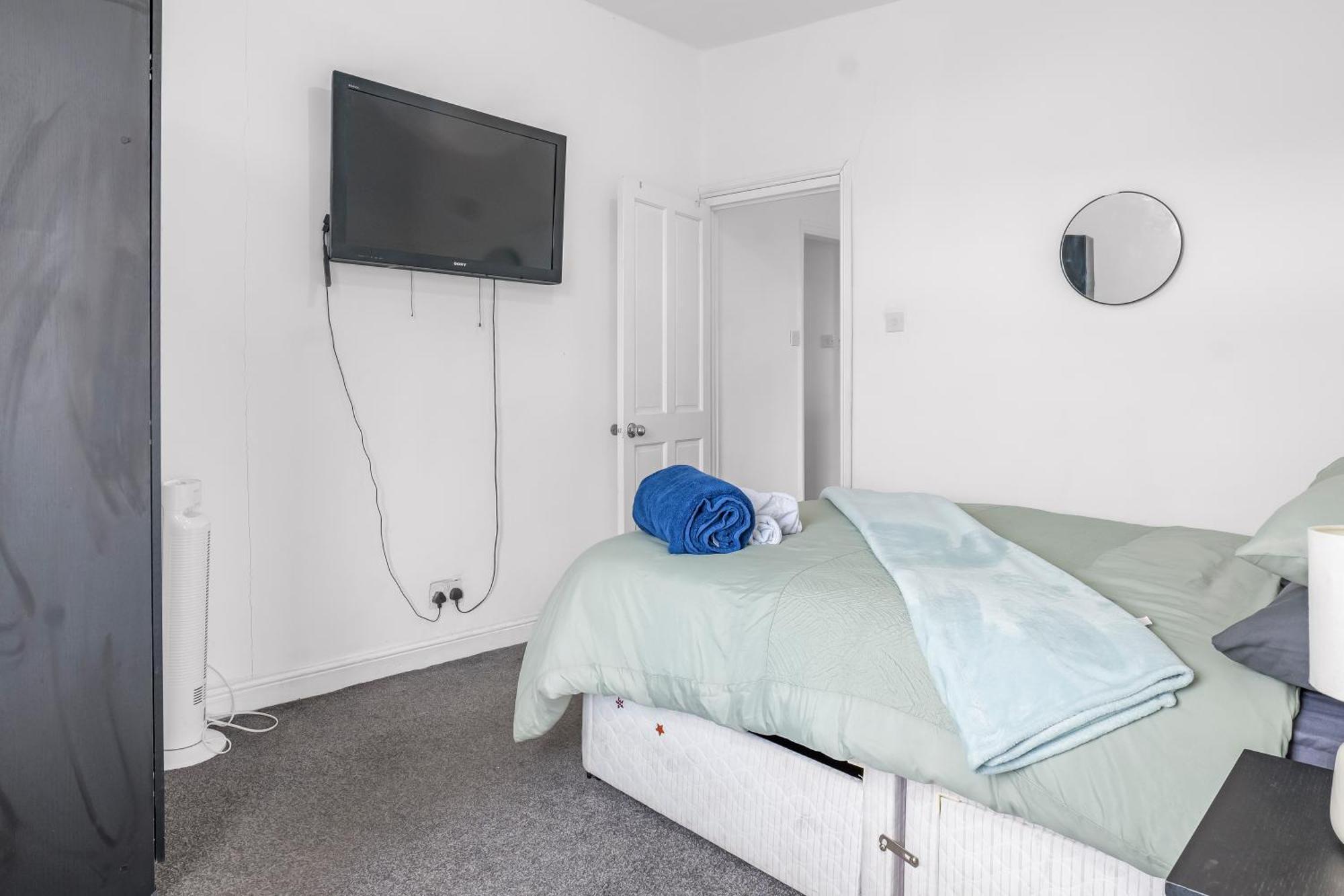 Rochdale 3 Bedroom House 2 Bath With Free Parking Sleeps 7 Εξωτερικό φωτογραφία