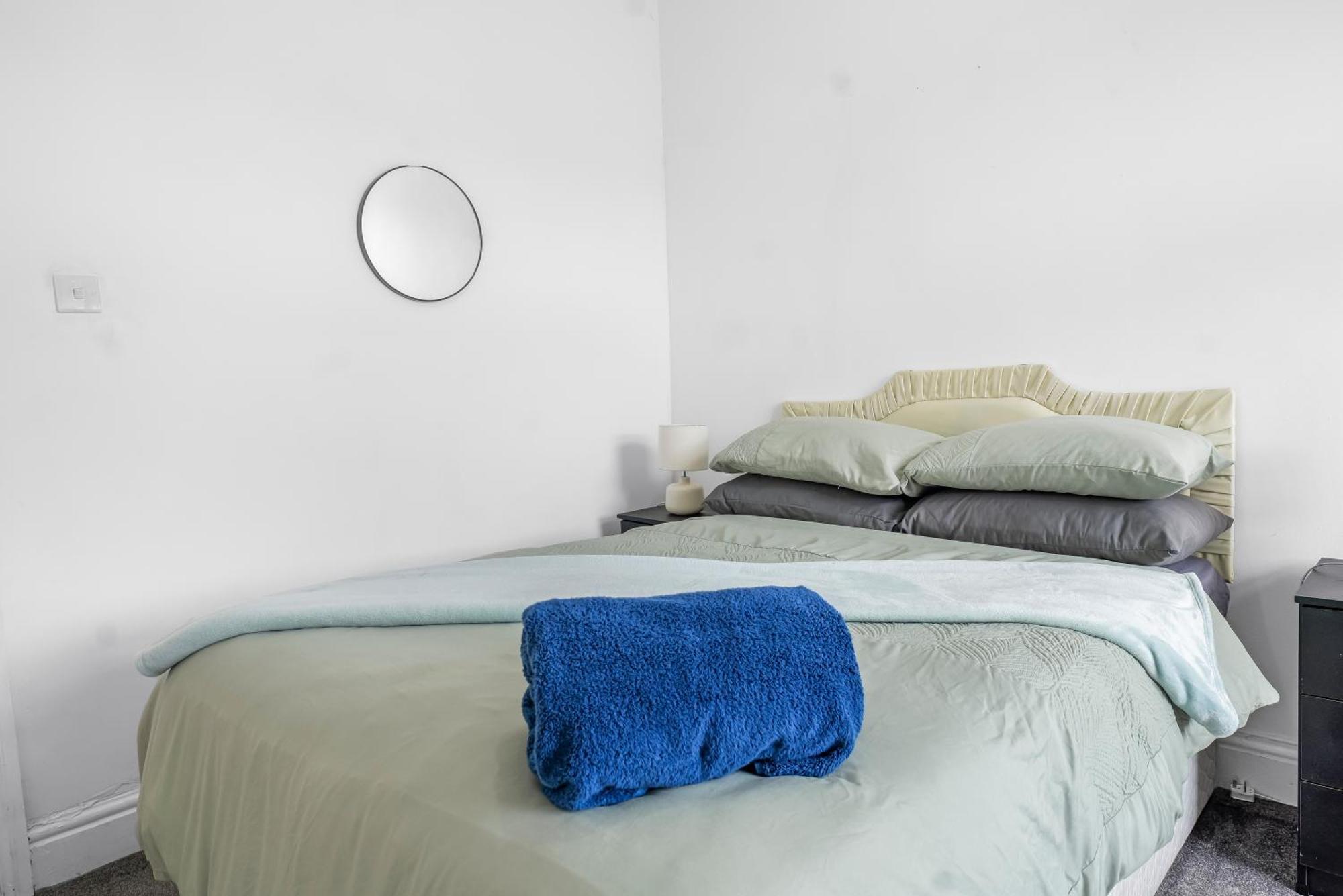 Rochdale 3 Bedroom House 2 Bath With Free Parking Sleeps 7 Εξωτερικό φωτογραφία