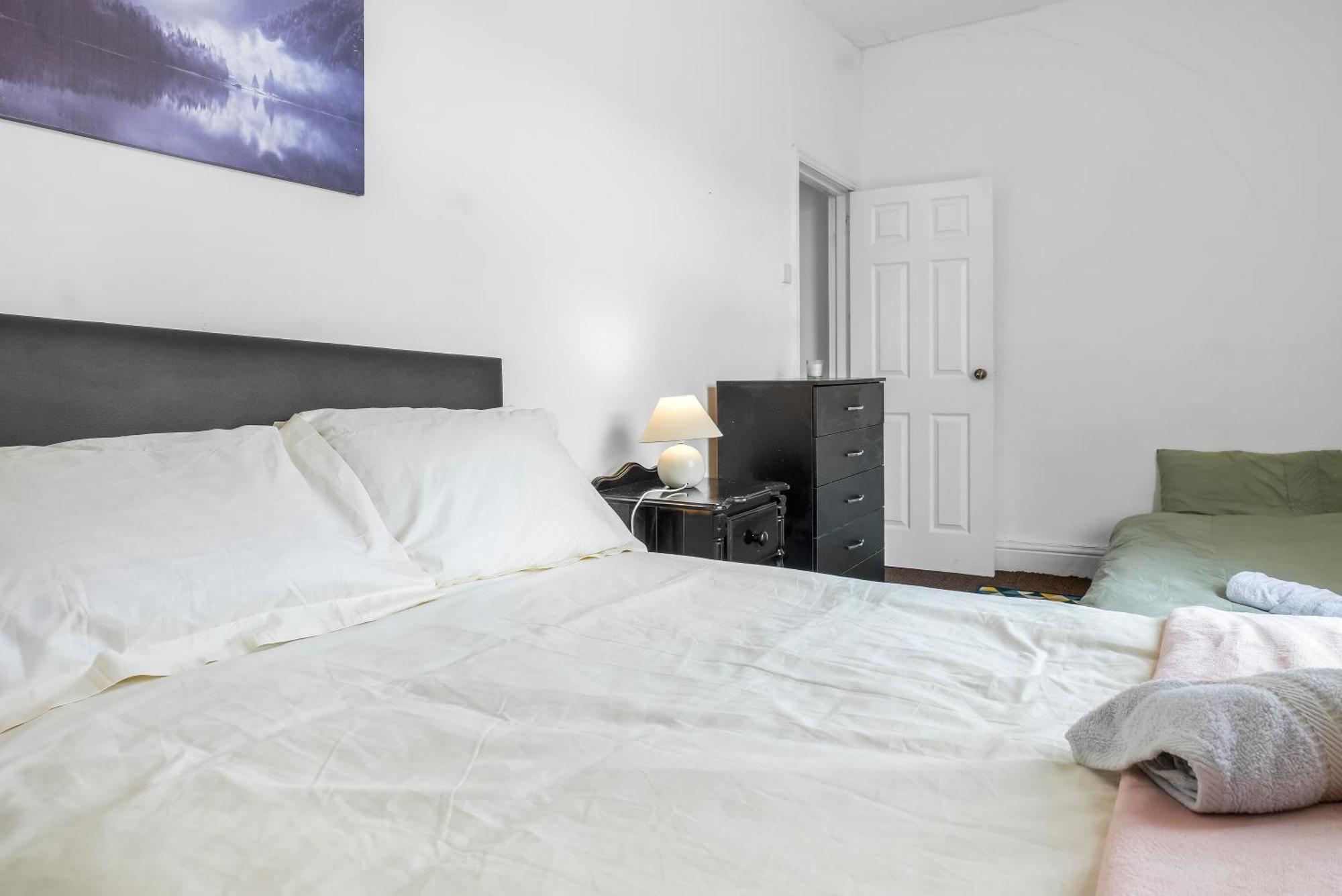 Rochdale 3 Bedroom House 2 Bath With Free Parking Sleeps 7 Εξωτερικό φωτογραφία